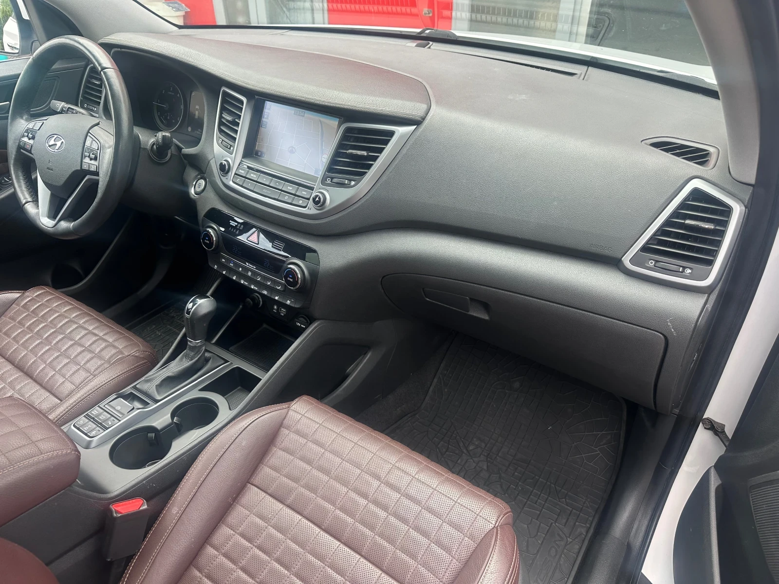 Hyundai Tucson 2.0 CRDI 4x4, снимка 9 - Автомобили и джипове - 54774502