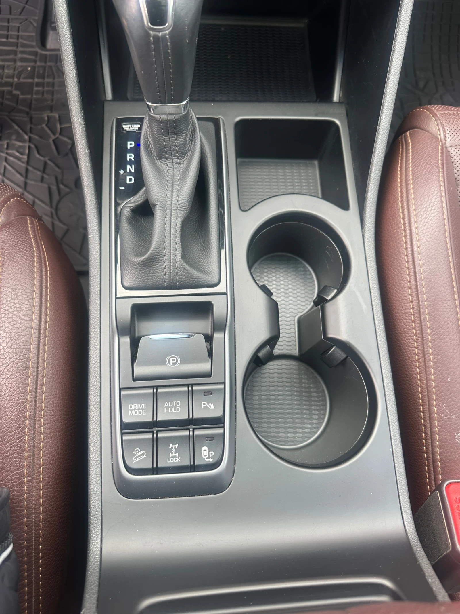 Hyundai Tucson 2.0 CRDI 4x4, снимка 13 - Автомобили и джипове - 54774502