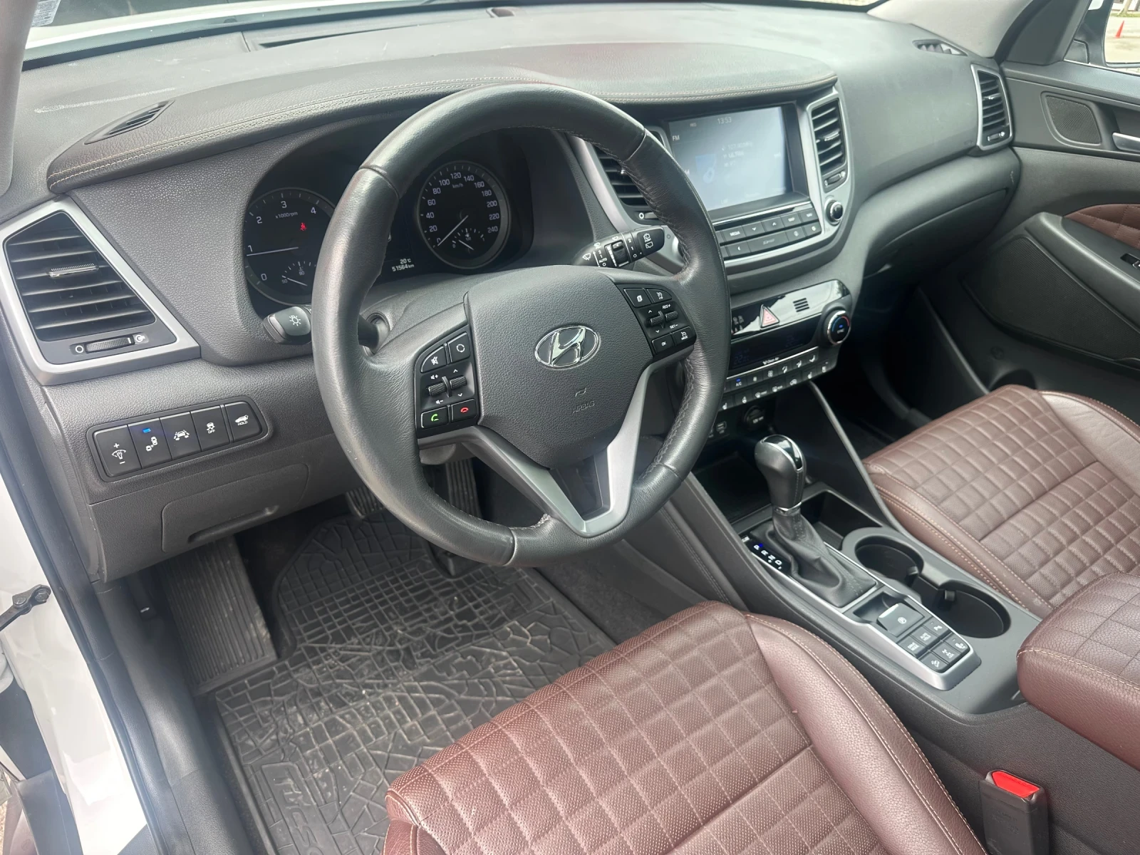 Hyundai Tucson 2.0 CRDI 4x4, снимка 8 - Автомобили и джипове - 54774502