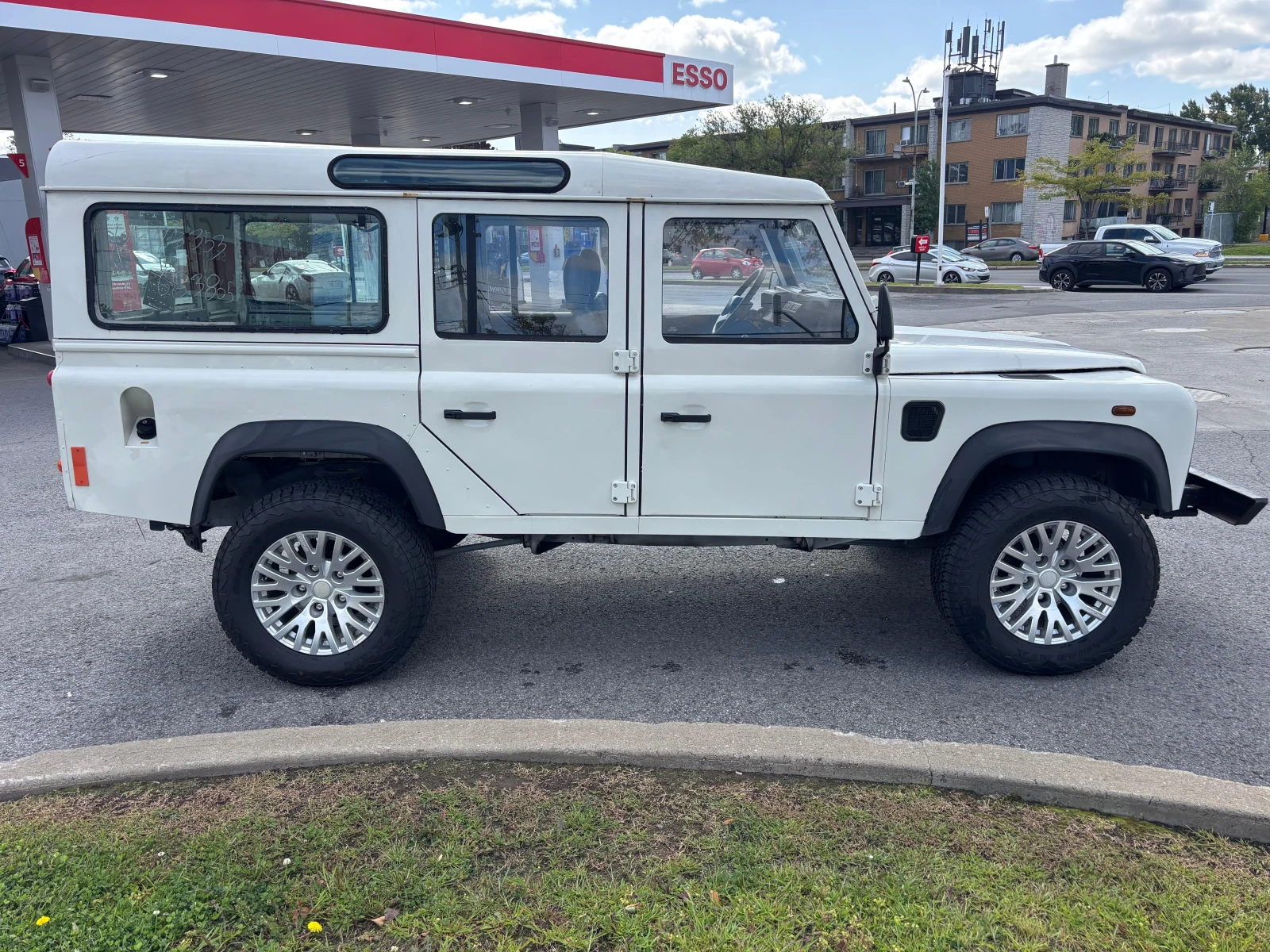 Land Rover Defender * 110 TD5 * АВТОКРЕДИТ БЕЗ ПЪРВОНАЧАЛНА ВНОСКА* , снимка 3 - Автомобили и джипове - 56158427