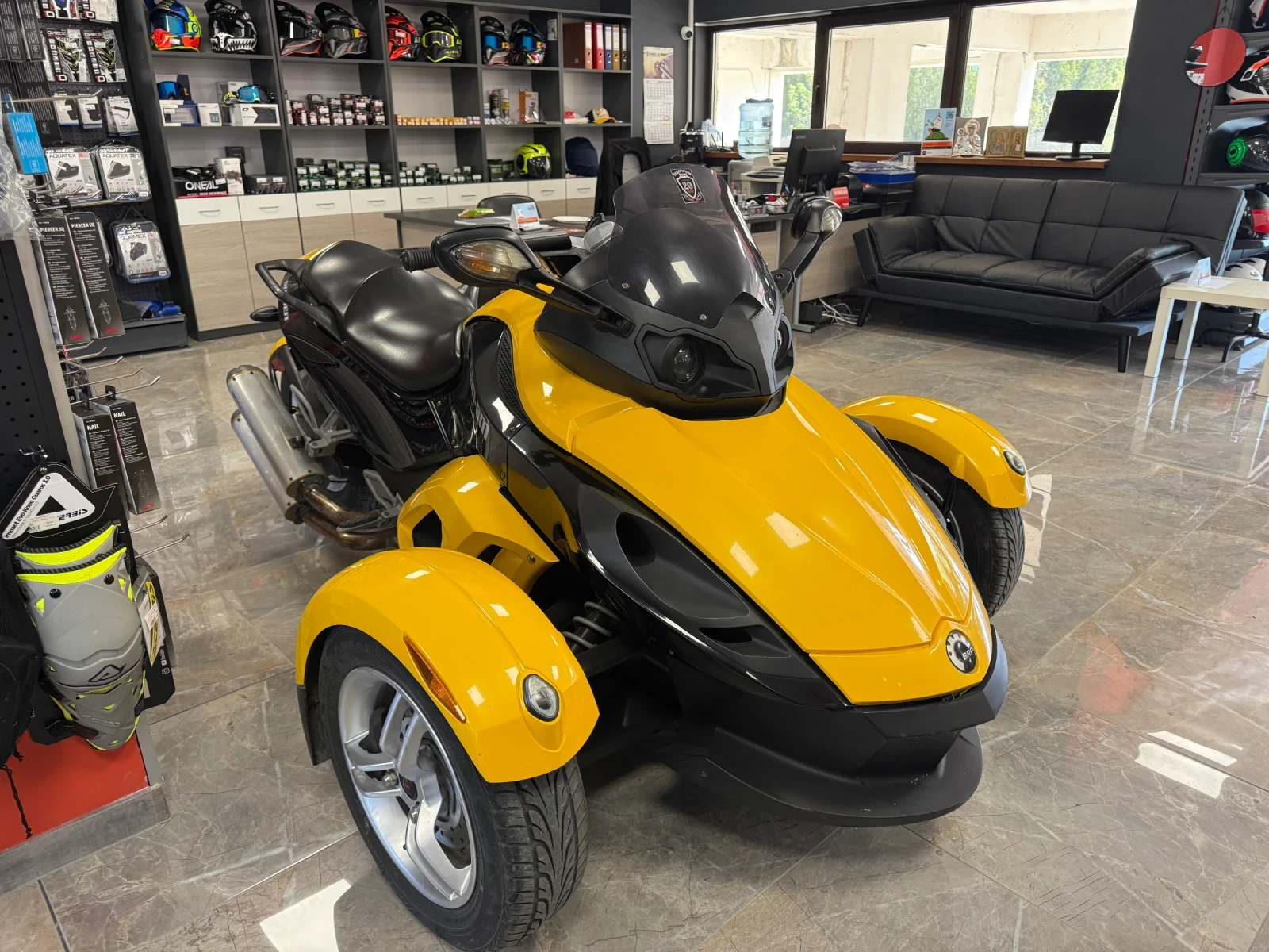 Can-Am Spyder 1000cc. - изображение 3