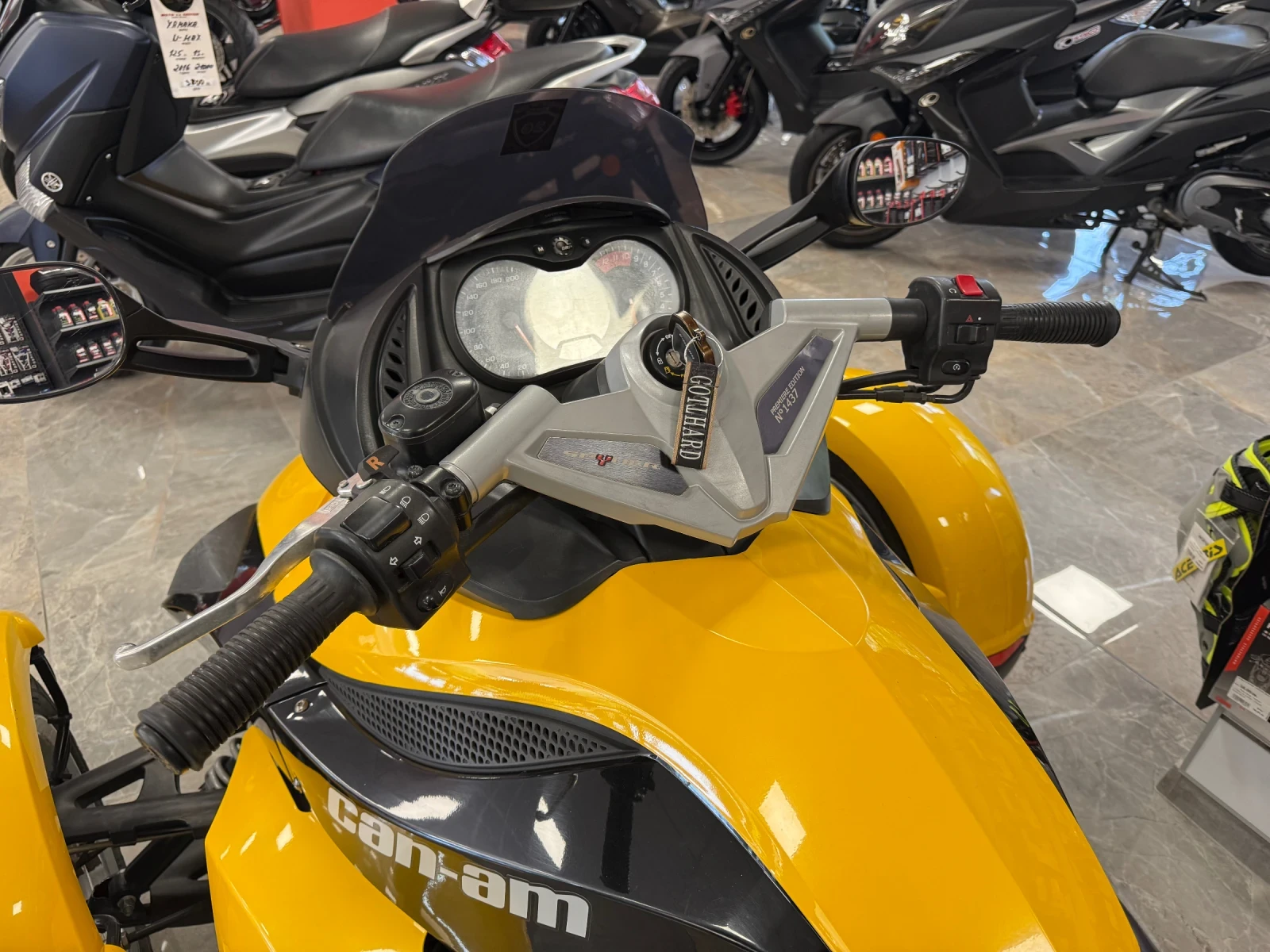 Can-Am Spyder 1000cc. - изображение 6