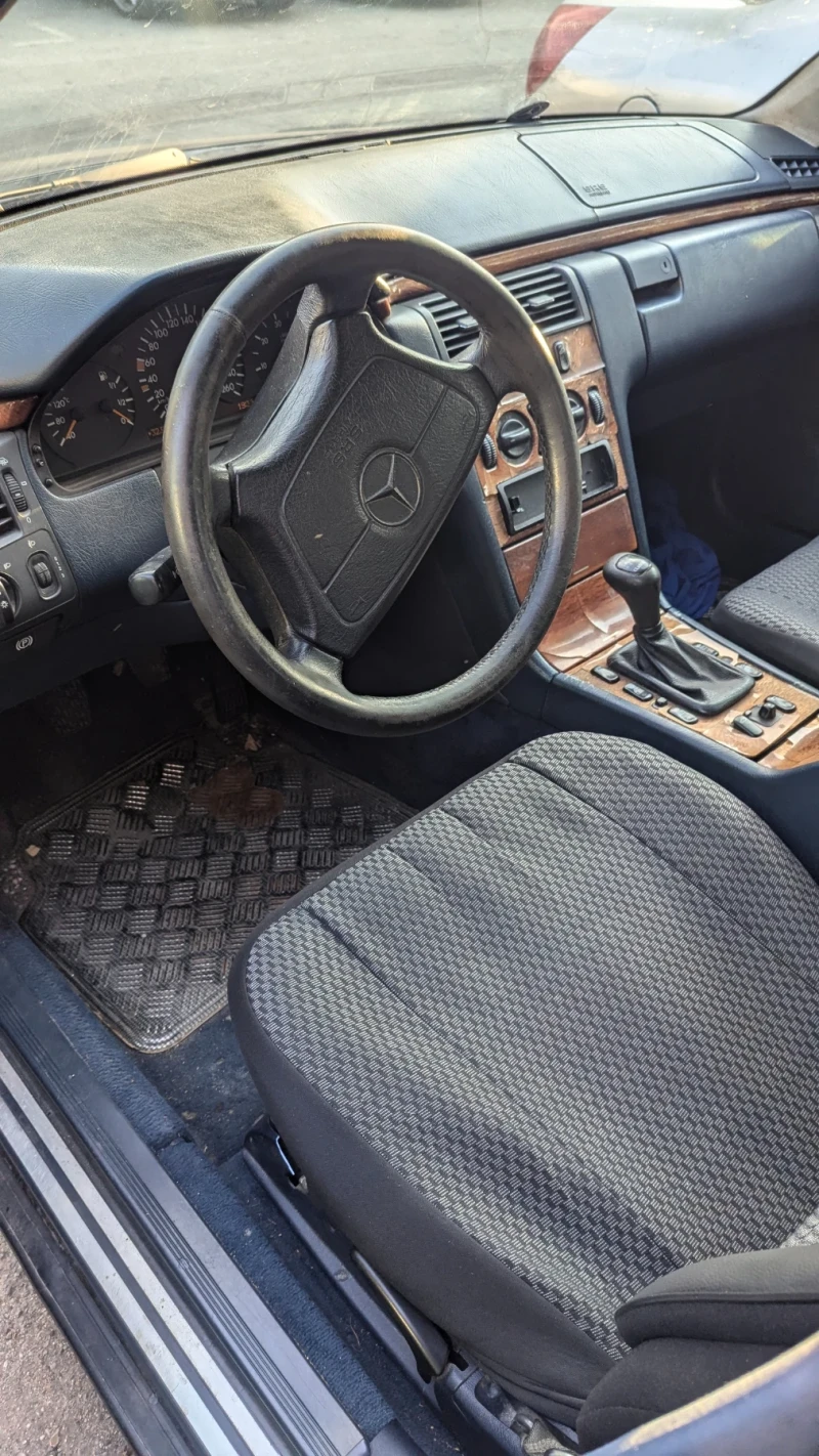 Mercedes-Benz E 250 Turbodiesel , снимка 8 - Автомобили и джипове - 48046720