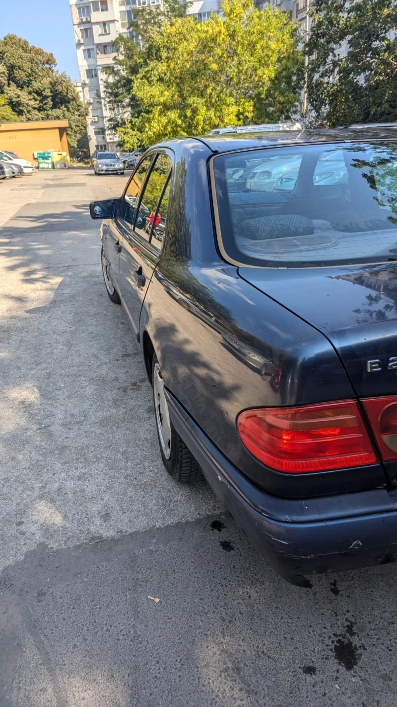 Mercedes-Benz E 250 Turbodiesel , снимка 2 - Автомобили и джипове - 48046720