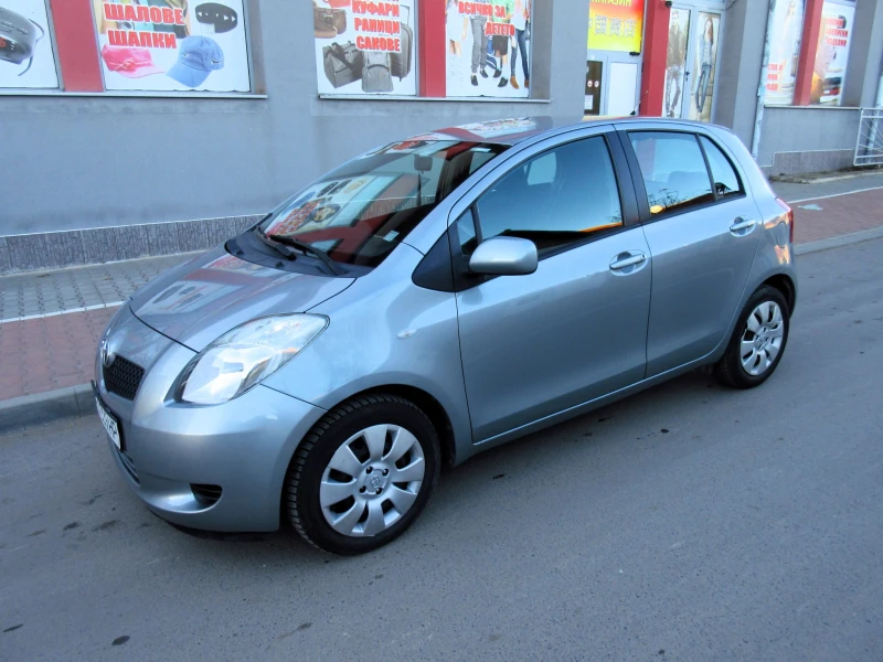 Toyota Yaris 1.3i Уникат, снимка 5 - Автомобили и джипове - 48407075