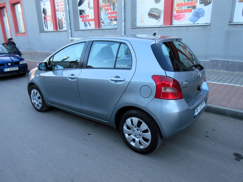 Toyota Yaris 1.3i Уникат, снимка 6 - Автомобили и джипове - 48407075