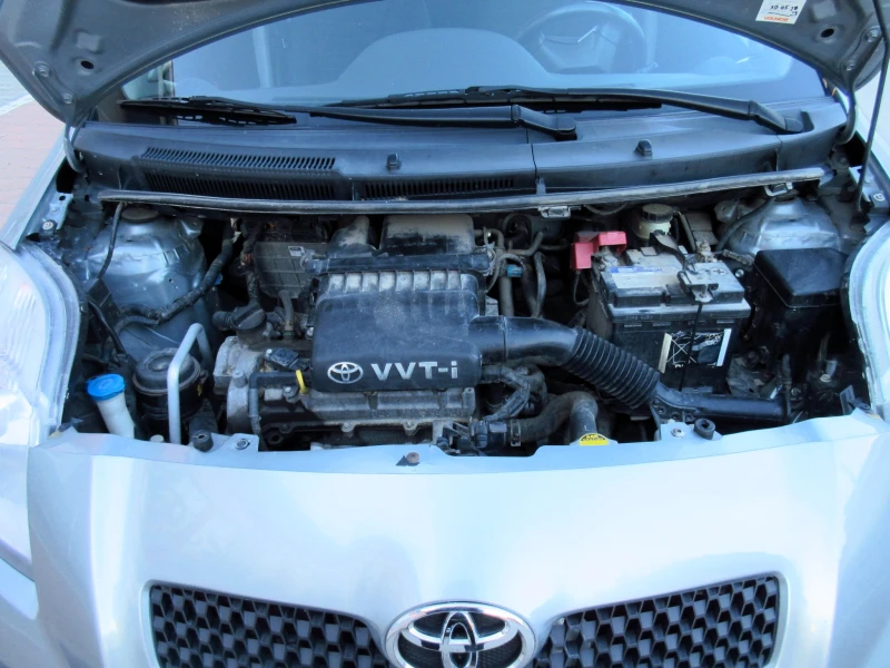 Toyota Yaris 1.3i Уникат, снимка 12 - Автомобили и джипове - 48407075