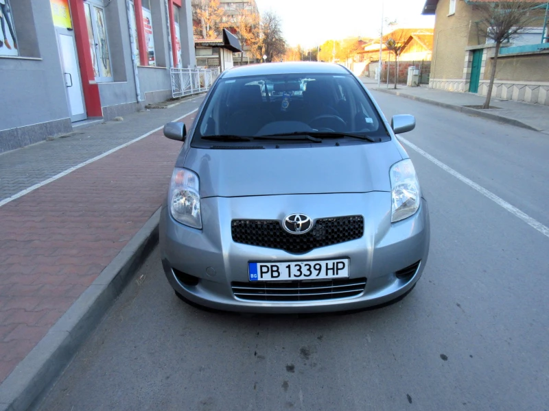 Toyota Yaris 1.3i Уникат, снимка 1 - Автомобили и джипове - 48407075