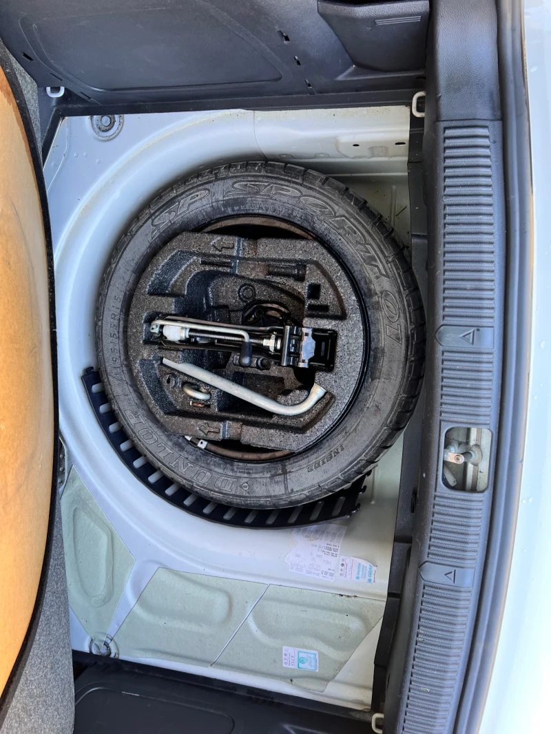 Skoda Fabia 1.6TDI ЛИЗИНГ, снимка 8 - Автомобили и джипове - 51302269