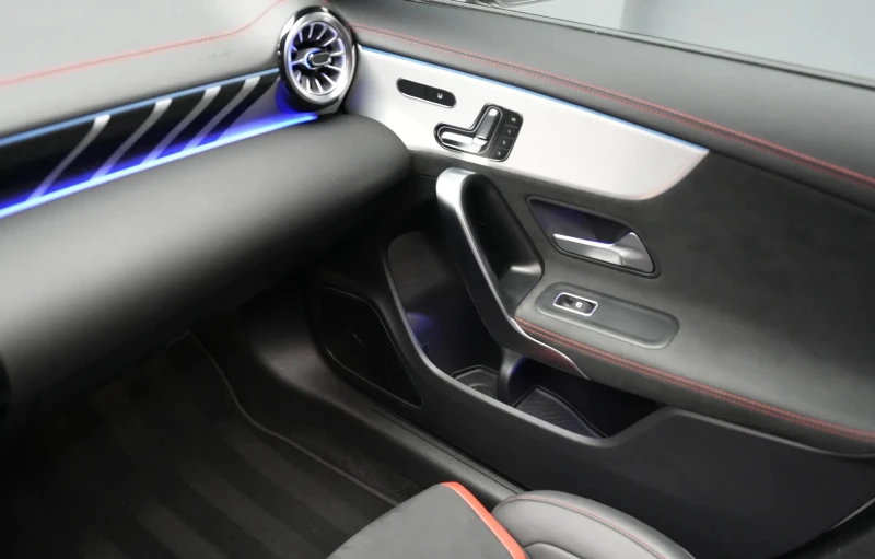 Mercedes-Benz CLA 45 AMG S, снимка 7 - Автомобили и джипове - 52476352