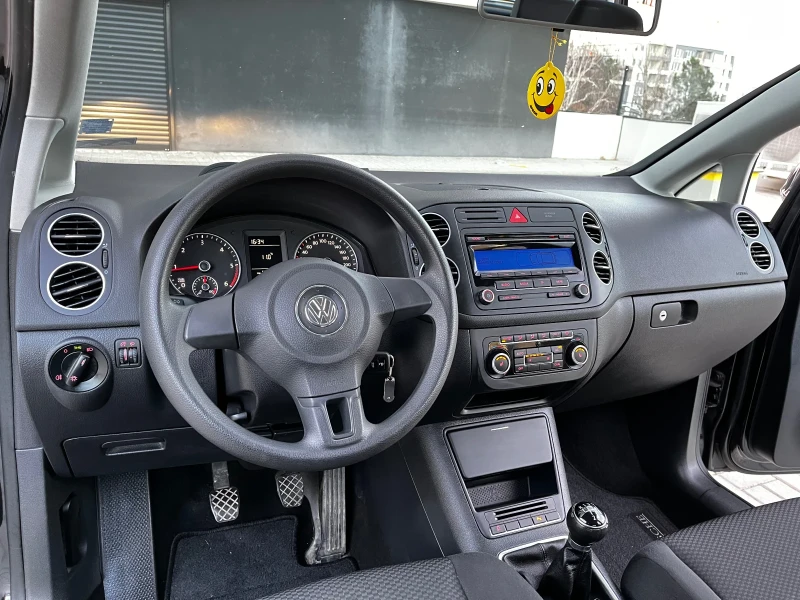 VW Golf Plus 1.6TDI/105КС/2011Г., снимка 12 - Автомобили и джипове - 52850429