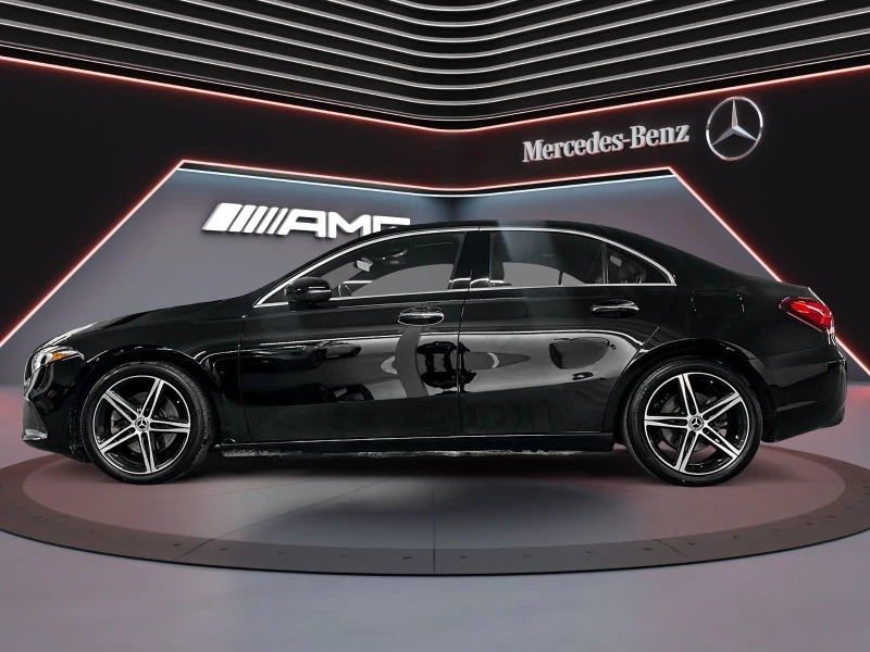 Mercedes-Benz A 220 4MATIC* Premium pack* Keyless* CARPLAY* GOOGLE AND, снимка 4 - Автомобили и джипове - 53305812