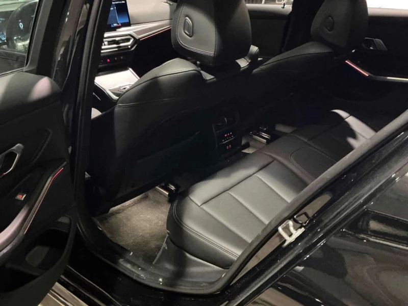 BMW 330 i xDrive / CARFAX/ПОДГРЕВИ/ШИБИДАХ , снимка 12 - Автомобили и джипове - 53585499