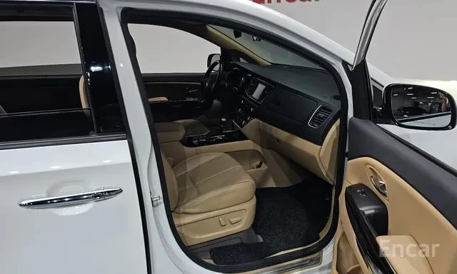 Kia Carnival * ОБДУХВАНЕ * 360 КАМЕРА * ДИСТРОНИК * , снимка 13 - Автомобили и джипове - 55409306