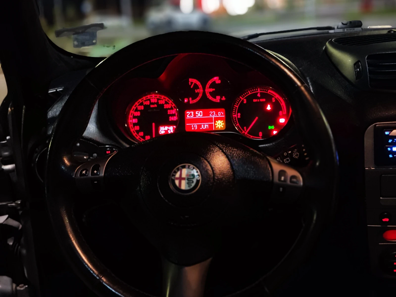 Alfa Romeo 147 1.9 JTDm - изображение 8