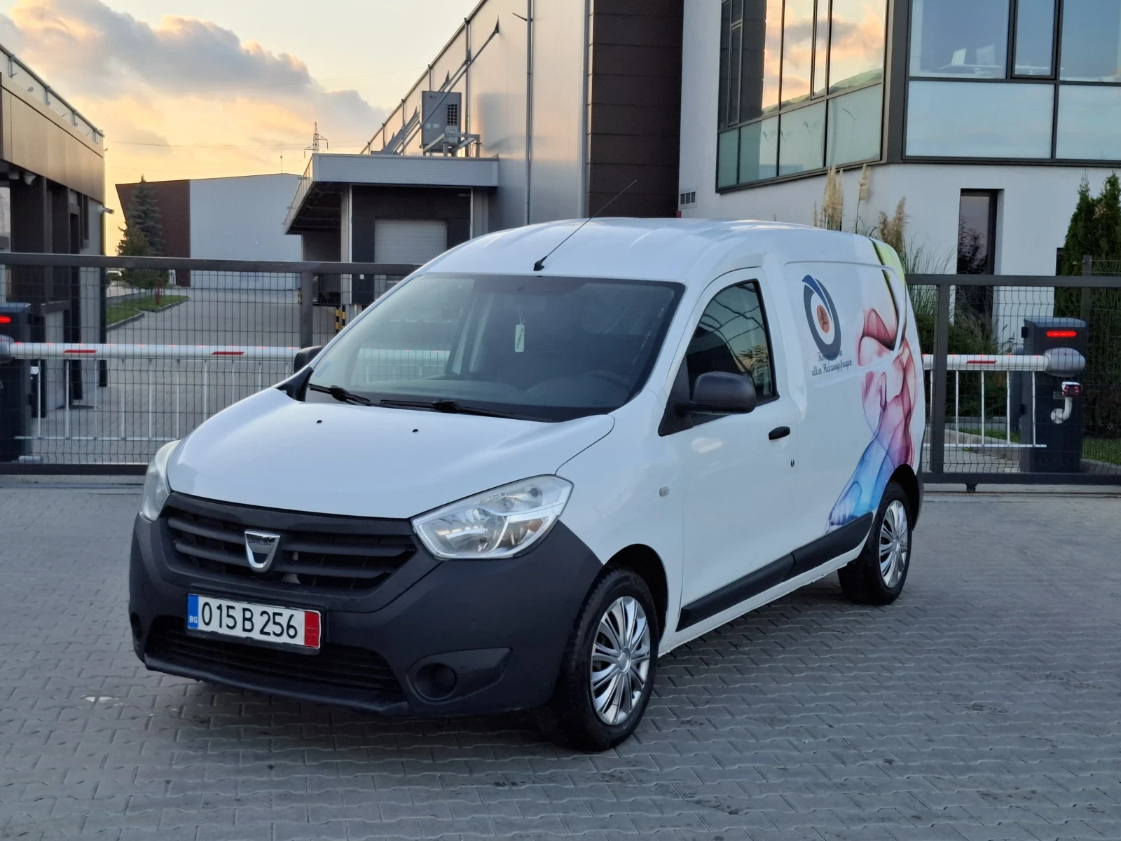 Dacia Dokker 1.6i* (102кс)* * KLIMA* * HOB BHOC* *  - изображение 2