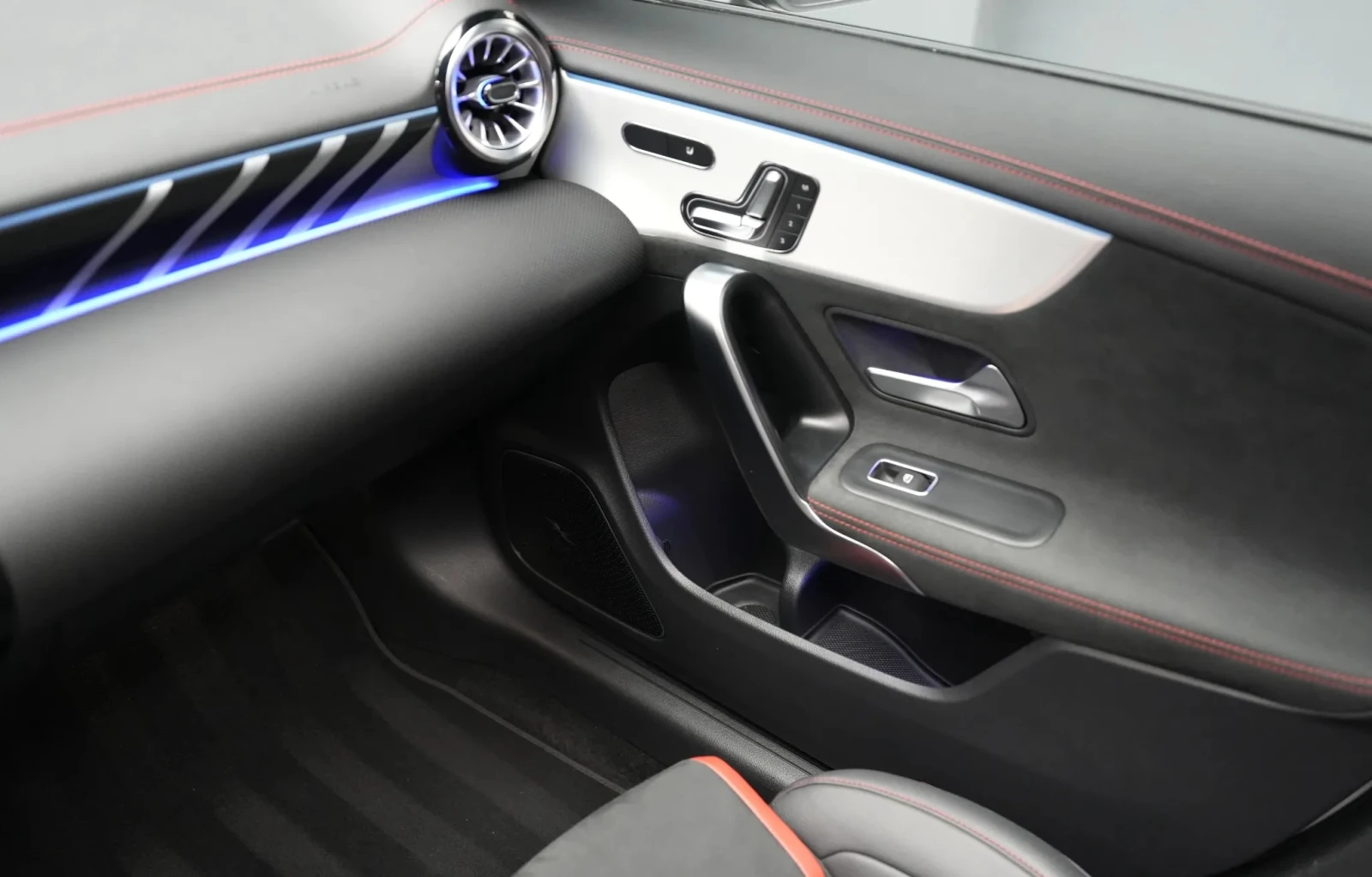 Mercedes-Benz CLA 45 AMG S - изображение 7