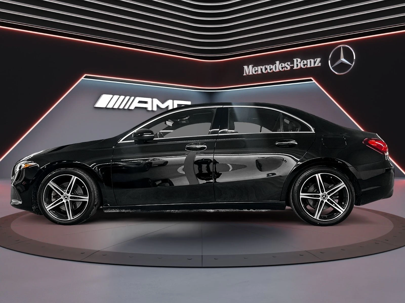 Mercedes-Benz A 220 4MATIC* Premium pack* Keyless* CARPLAY* GOOGLE AND - изображение 4