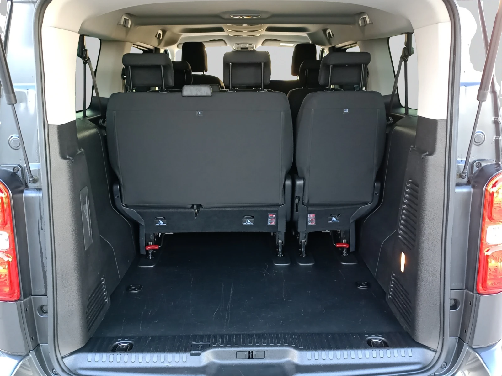 Opel Zafira LIFE 2.0 Diesel 177к.с. AT8 E6, снимка 14 - Автомобили и джипове - 53778237