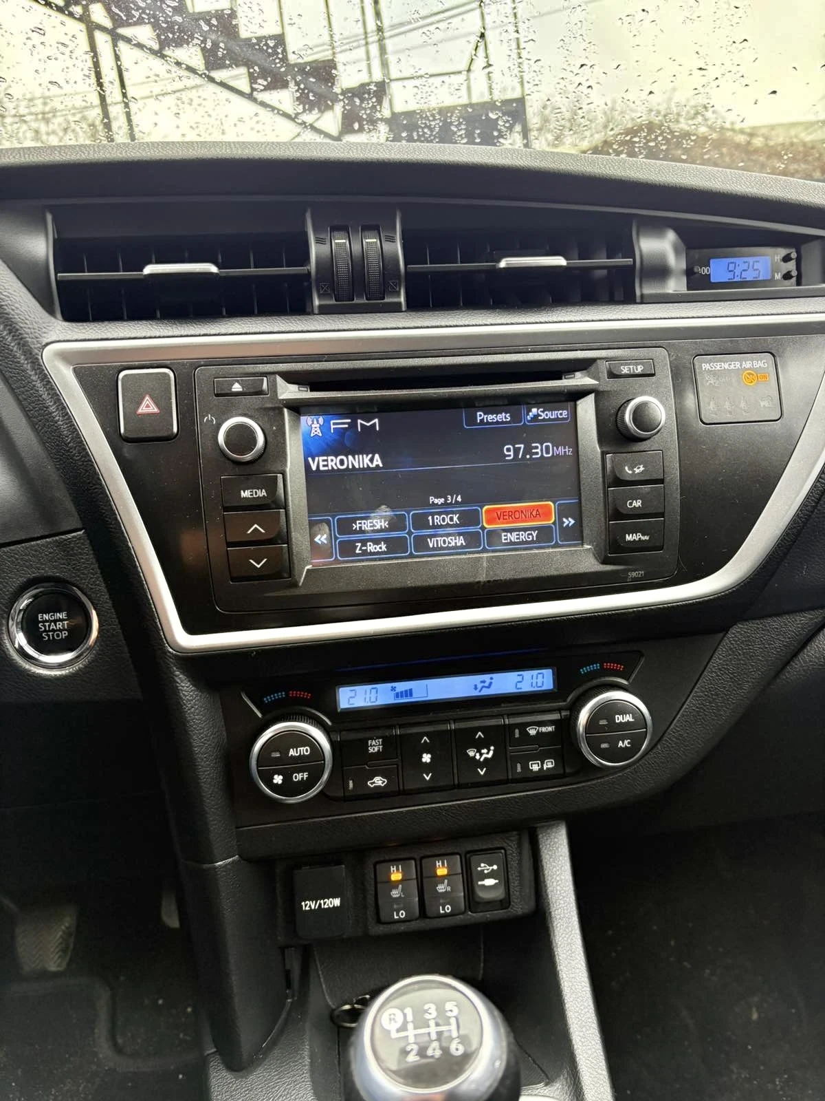 Toyota Auris, снимка 9 - Автомобили и джипове - 54221572