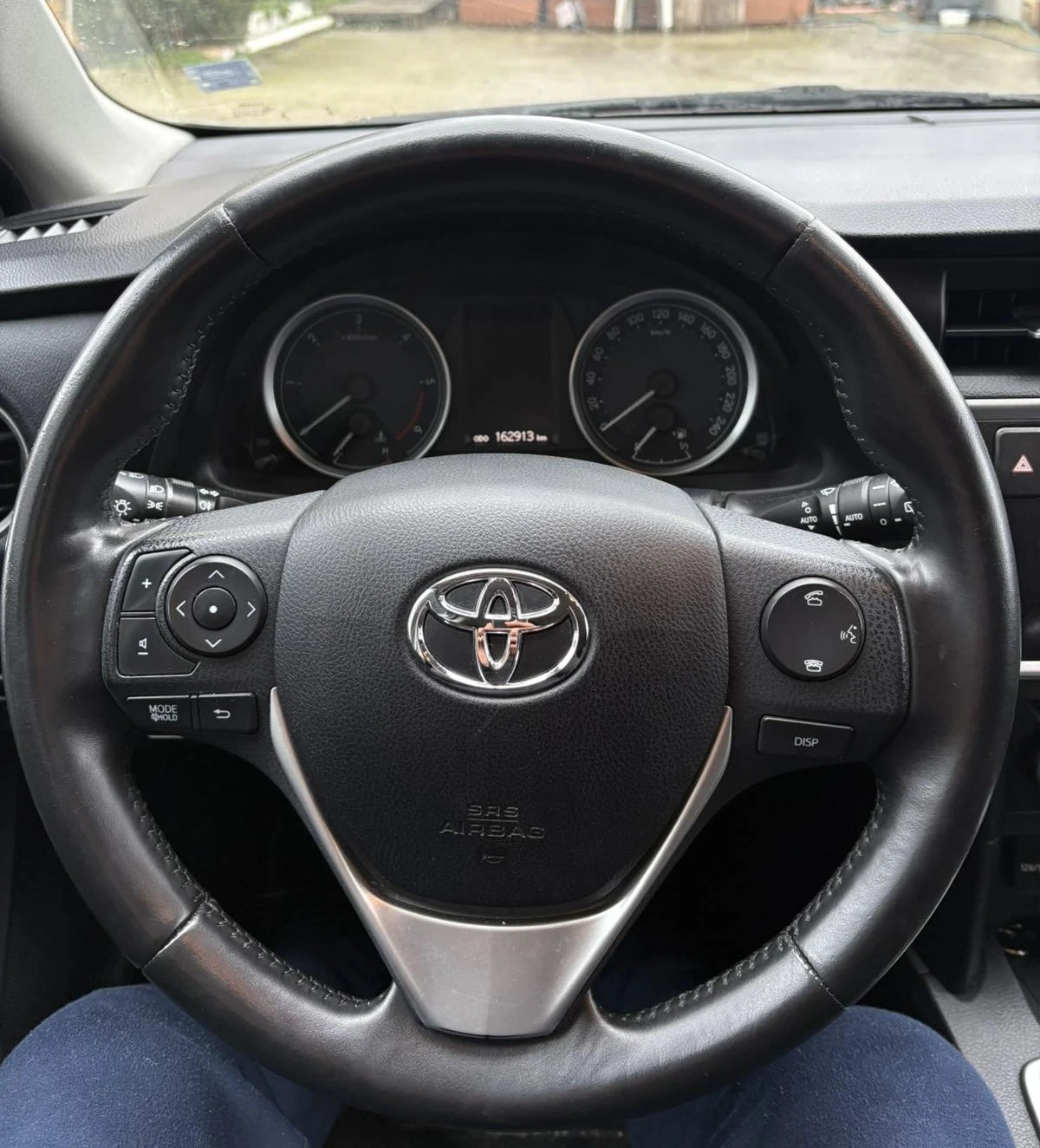 Toyota Auris, снимка 8 - Автомобили и джипове - 54221572