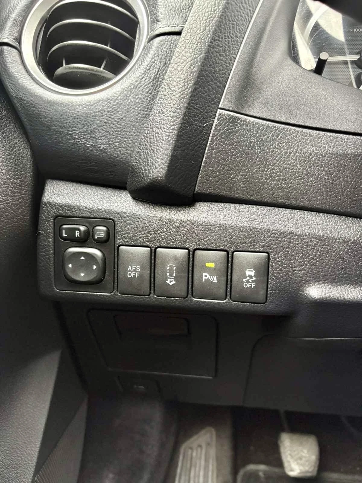 Toyota Auris, снимка 10 - Автомобили и джипове - 54221572