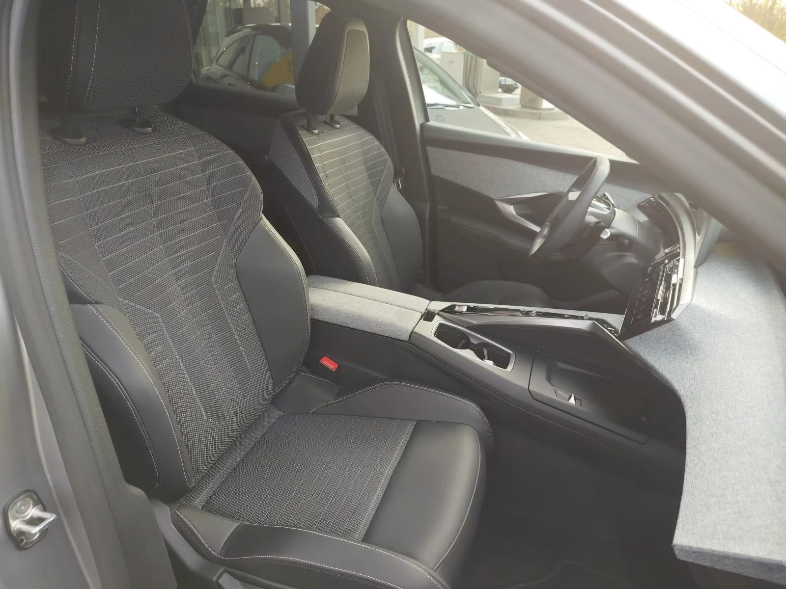 Peugeot 3008 ALLURE/136HP/LED/360/NAVI/DIGITAL/341z | Mobile.bg � ����������� 10