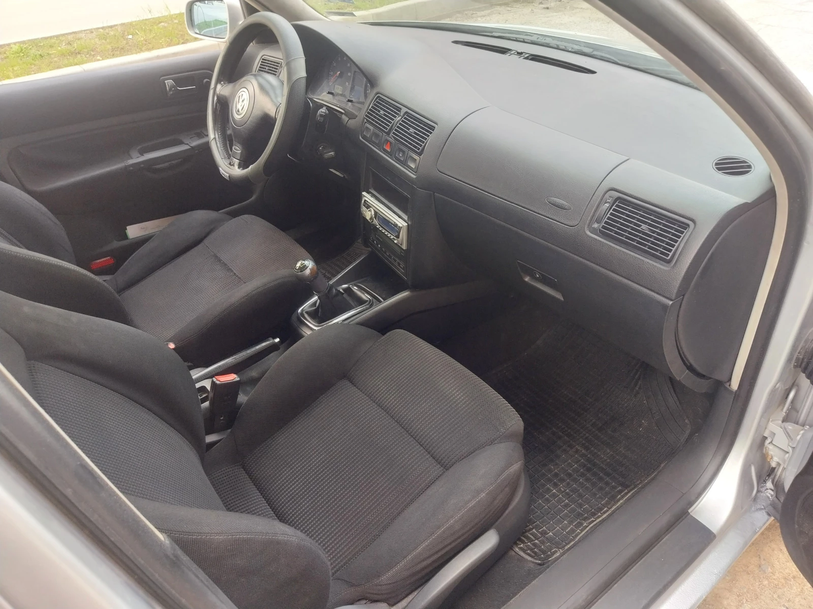 VW Golf 1.6клима  гаражен , снимка 7 - Автомобили и джипове - 54441016