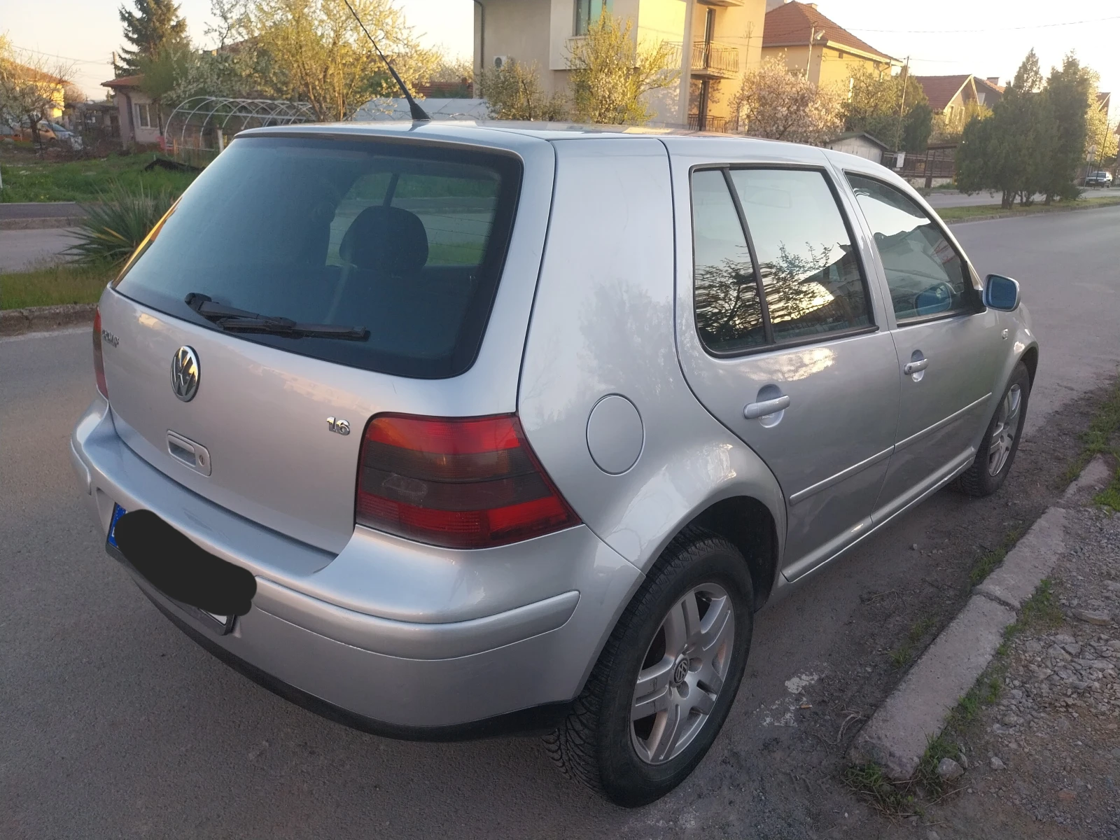VW Golf 1.6клима  гаражен , снимка 6 - Автомобили и джипове - 54441016