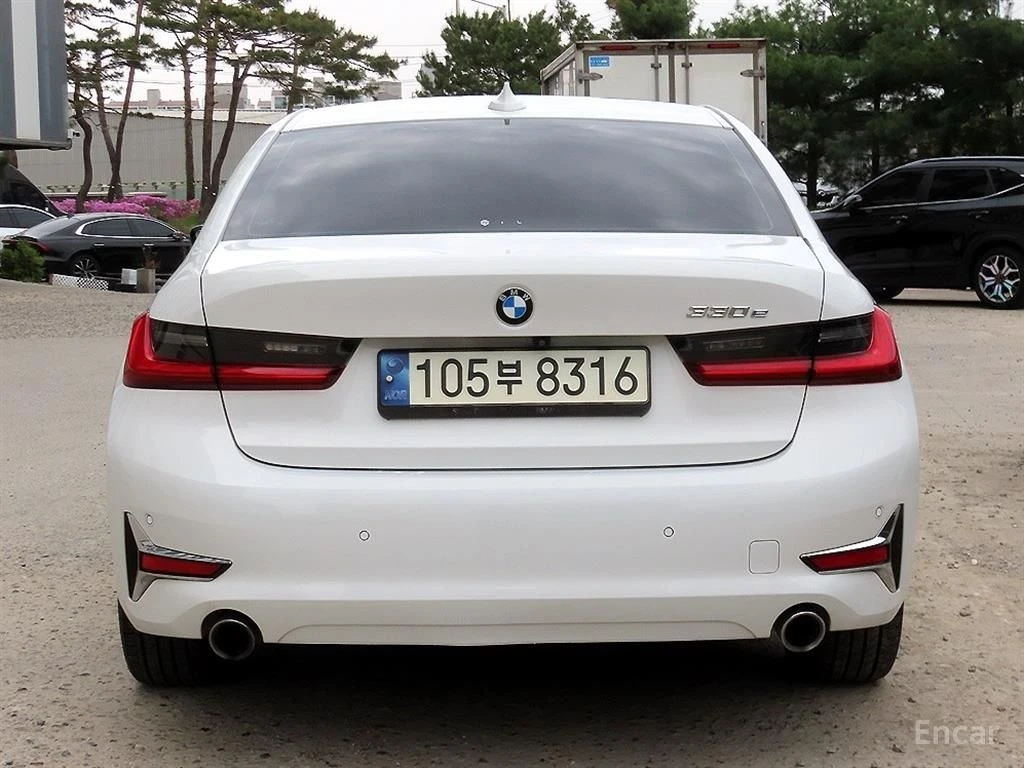 BMW 330 E* HYBRID* M* SPORT* 360КАМЕРА* LANE* ASSIST* , снимка 4 - Автомобили и джипове - 54645002