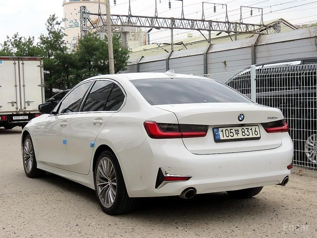 BMW 330 E* HYBRID* M* SPORT* 360КАМЕРА* LANE* ASSIST* , снимка 2 - Автомобили и джипове - 54645002