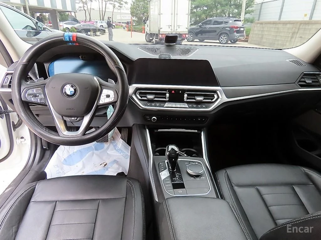 BMW 330 E* HYBRID* M* SPORT* 360КАМЕРА* LANE* ASSIST* , снимка 7 - Автомобили и джипове - 54645002