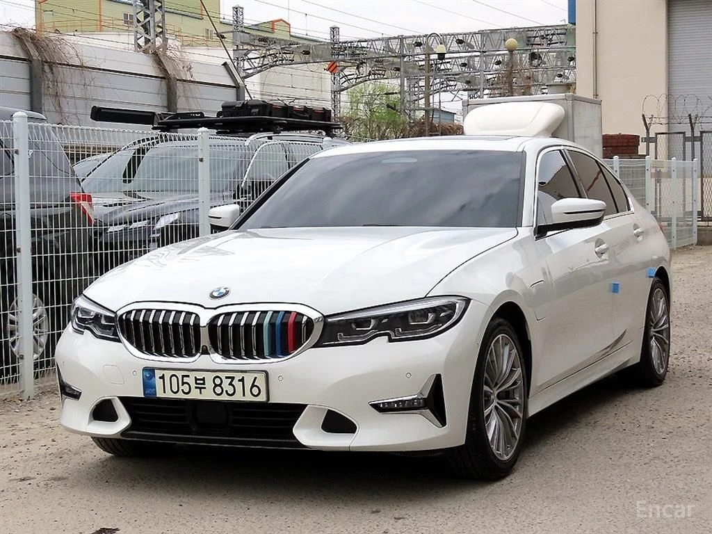 BMW 330 E* HYBRID* M* SPORT* 360КАМЕРА* LANE* ASSIST* , снимка 3 - Автомобили и джипове - 54645002