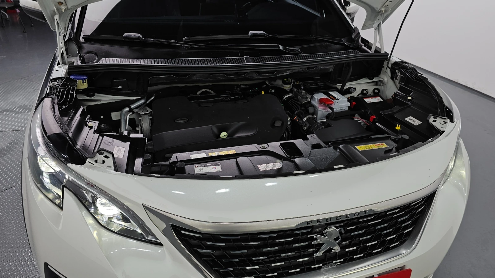 Peugeot 3008 2.0 BlueHDi GT | Адаптивен круиз | Панорама, снимка 17 - Автомобили и джипове - 54949853