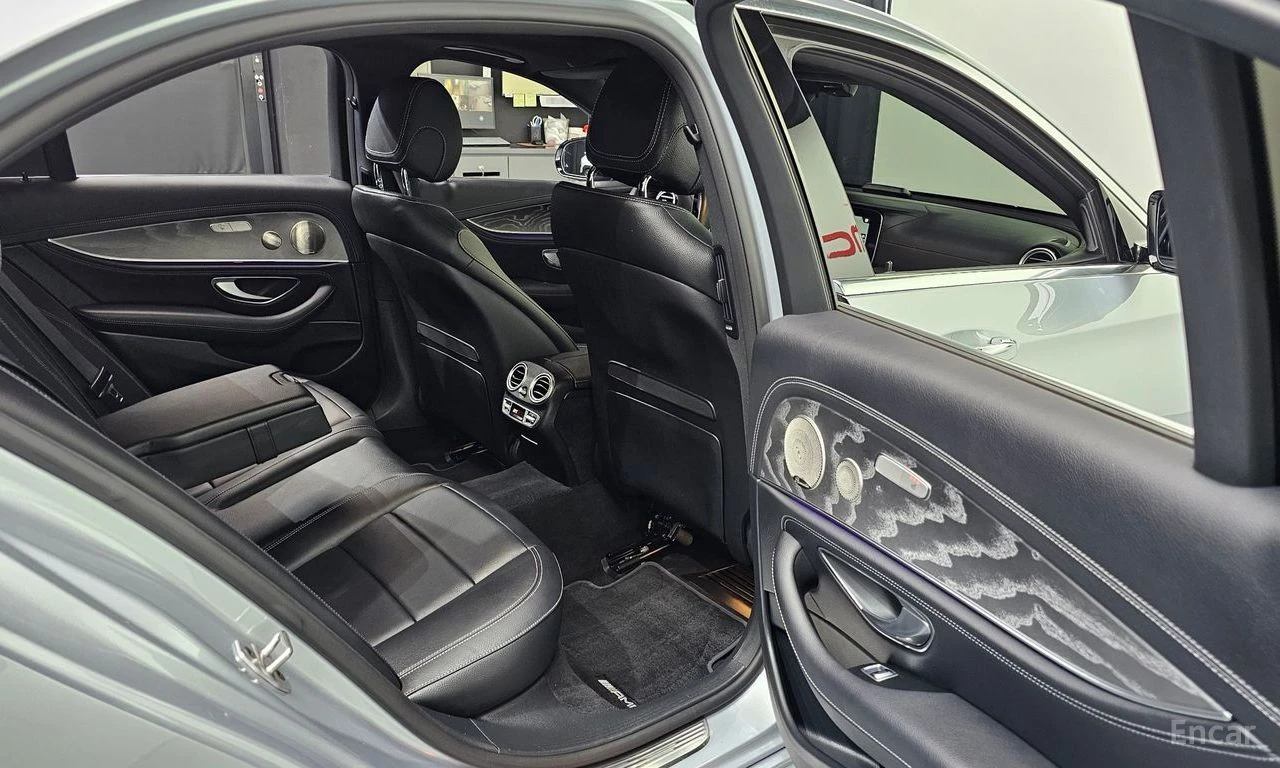 Mercedes-Benz E 350 AMG* LINE* 4MATIC* BURMESTER* ОБДУХВАНЕ* ДИСТРОНИК, снимка 13 - Автомобили и джипове - 55047112