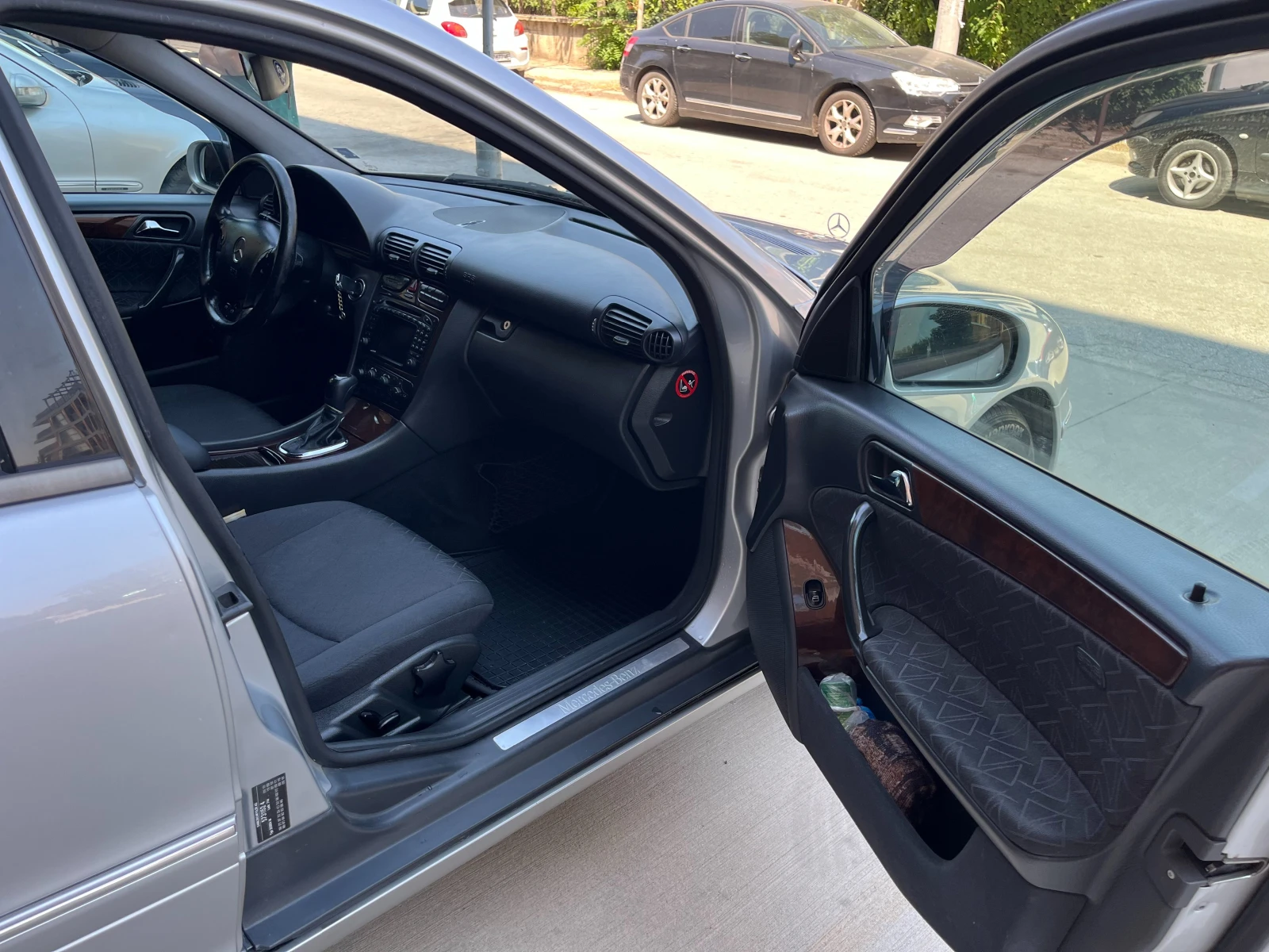 Mercedes-Benz C 200, снимка 12 - Автомобили и джипове - 55586552