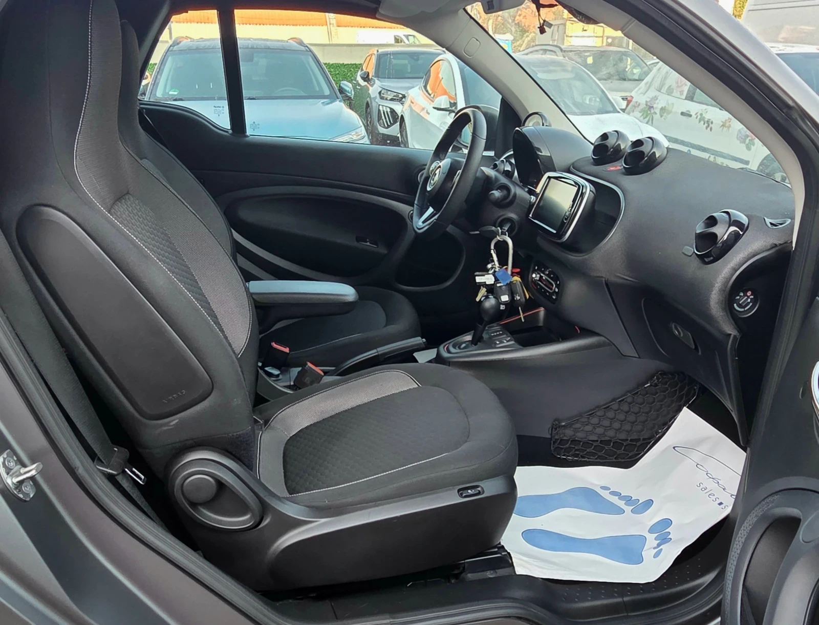 Smart Fortwo Cabrio, снимка 13 - Автомобили и джипове - 55797909