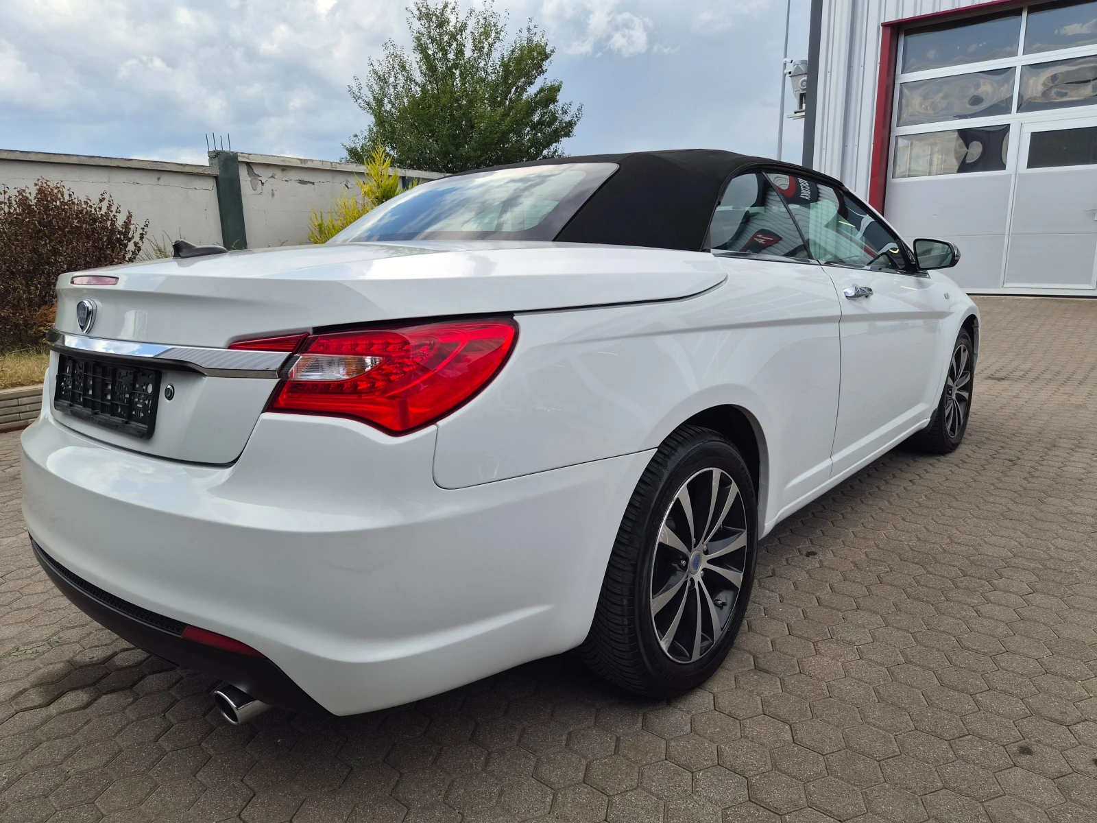 Lancia Flavia 2.4i-AUTOMATIC, снимка 3 - Автомобили и джипове - 55806785