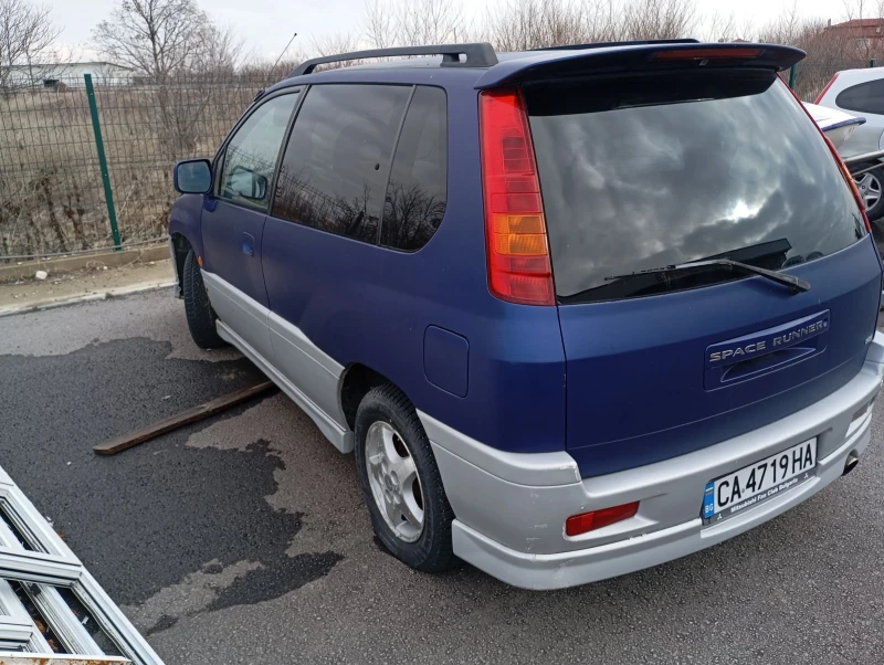 Mitsubishi Space runner 2.4, снимка 4 - Автомобили и джипове - 48303308