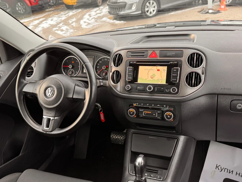 VW Tiguan 2.0TDI 4Motion АВТОМАТ НАВИ, снимка 12 - Автомобили и джипове - 52898343