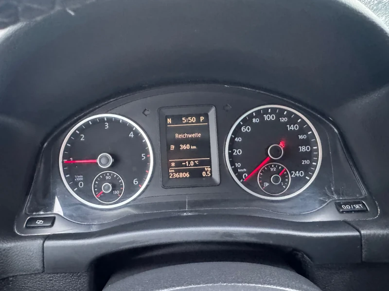 VW Tiguan 2.0TDI 4Motion, снимка 10 - Автомобили и джипове - 52898343