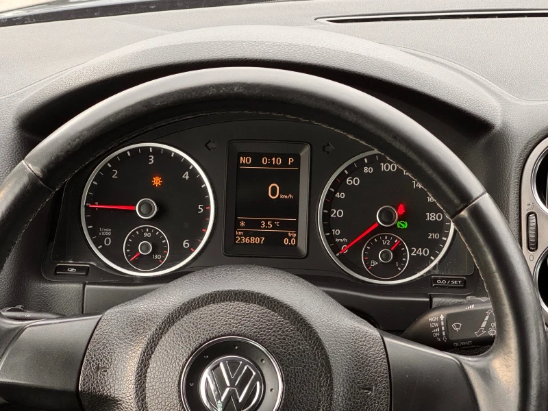 VW Tiguan 2.0TDI 4Motion АВТОМАТ НАВИ, снимка 10 - Автомобили и джипове - 52898343
