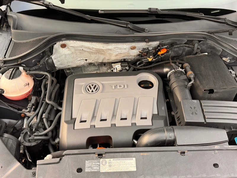 VW Tiguan 2.0TDI 4Motion АВТОМАТ НАВИ, снимка 16 - Автомобили и джипове - 52898343