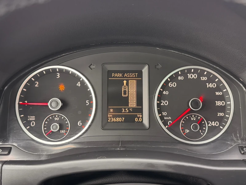 VW Tiguan 2.0TDI 4Motion АВТОМАТ НАВИ, снимка 13 - Автомобили и джипове - 52898343