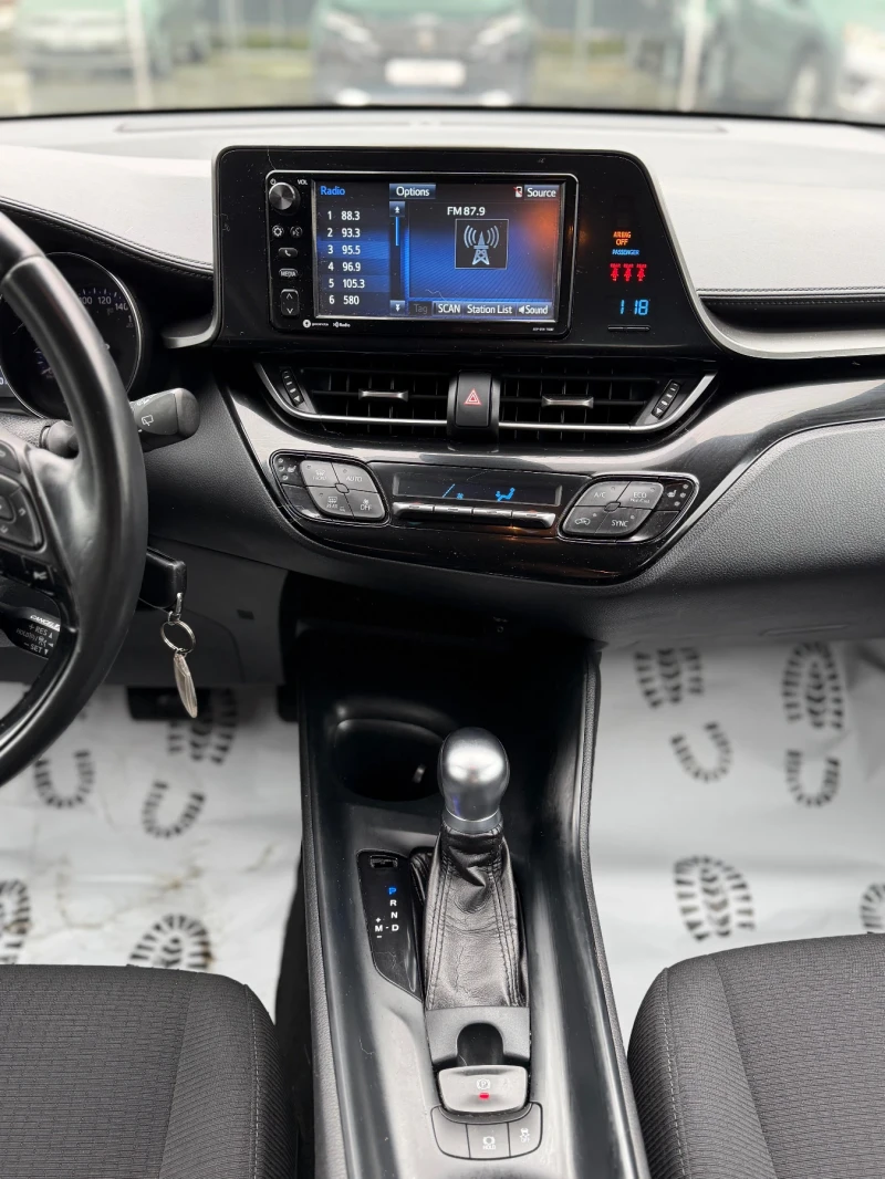 Toyota C-HR 2.0 Като Нова, снимка 9 - Автомобили и джипове - 53201669