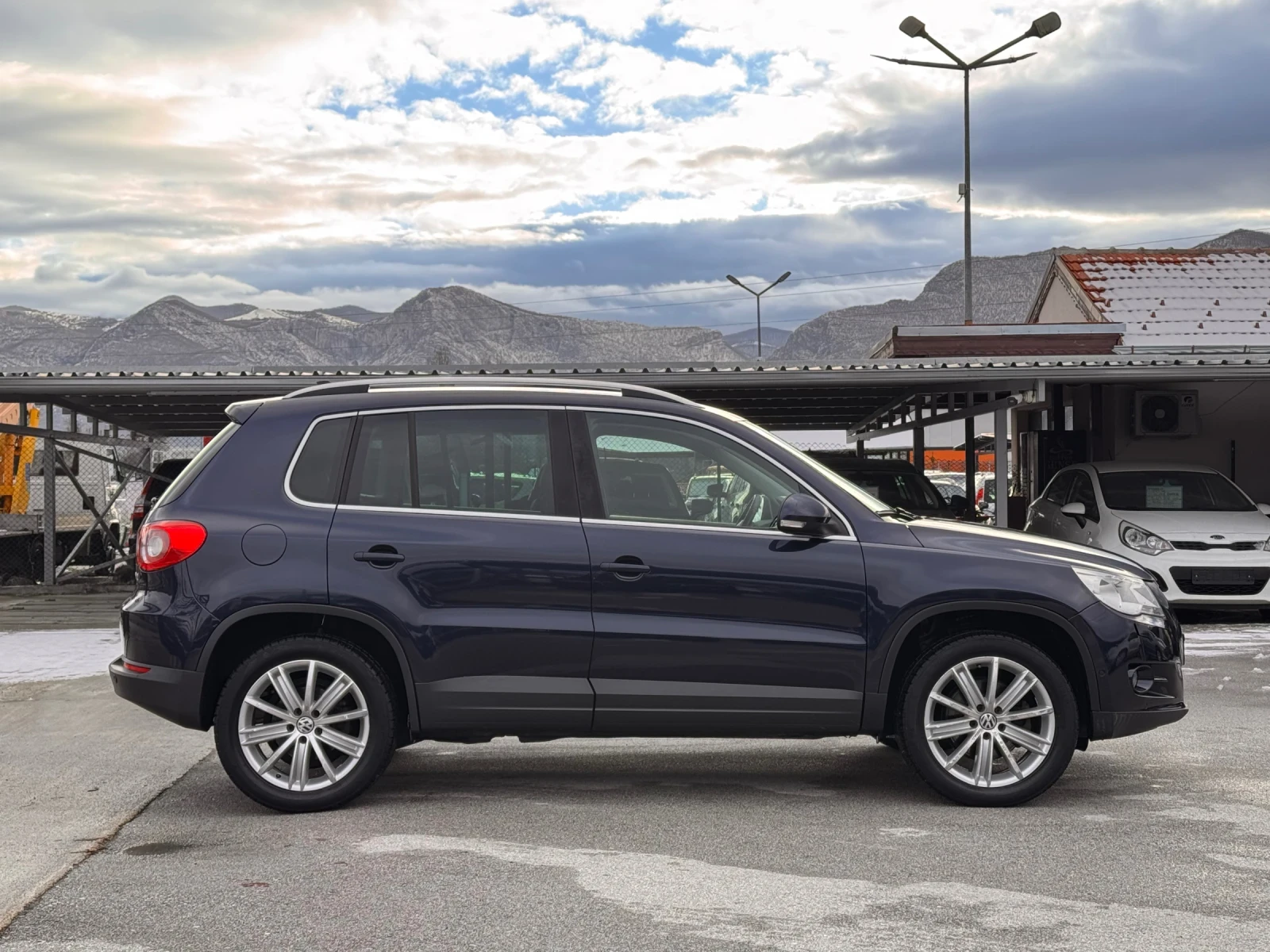 VW Tiguan 2.0TDI 4Motion АВТОМАТ НАВИ - изображение 4