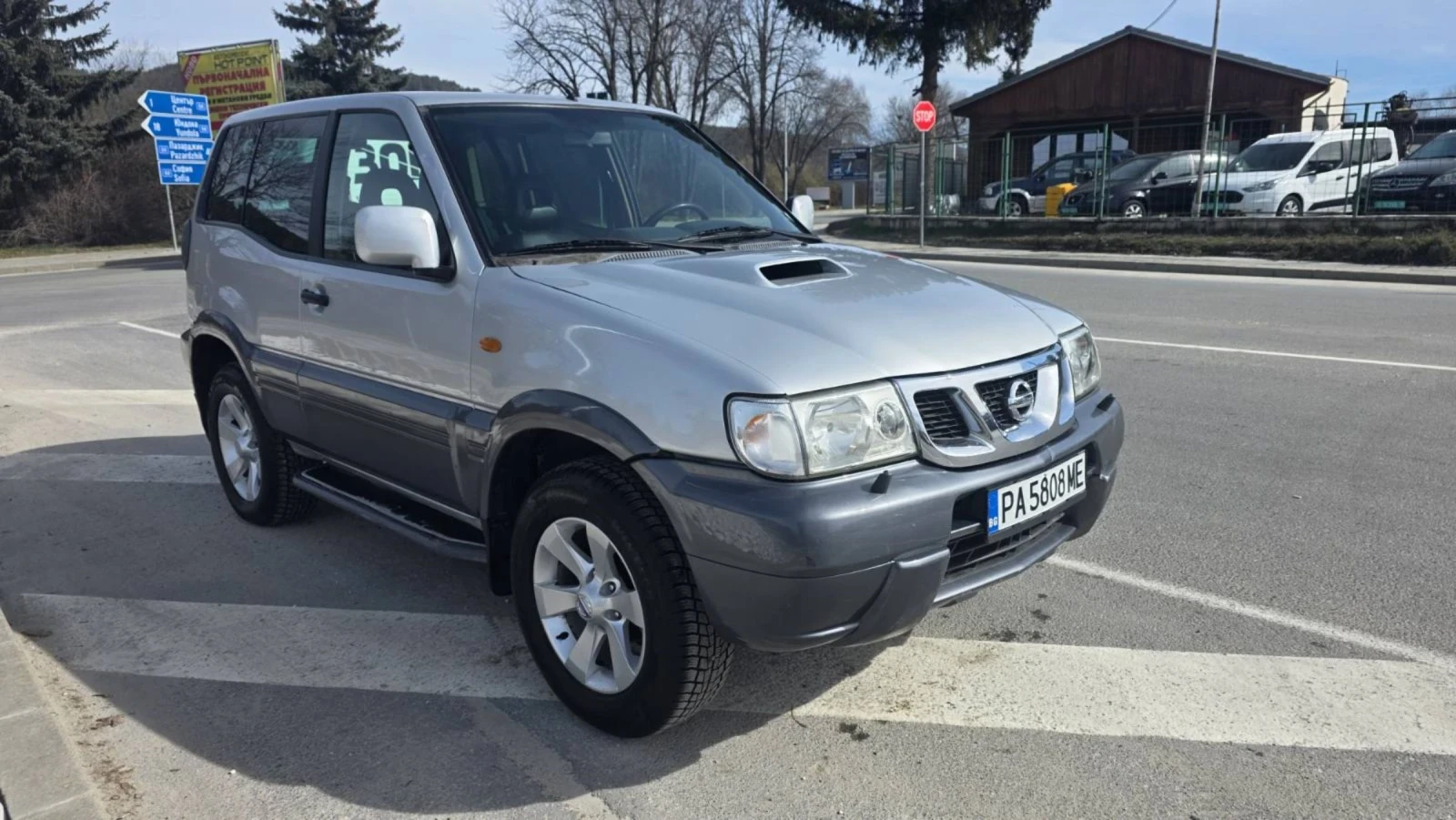 Nissan Terrano 3.0 Климатик 4x4 , снимка 2 - Автомобили и джипове - 53921971