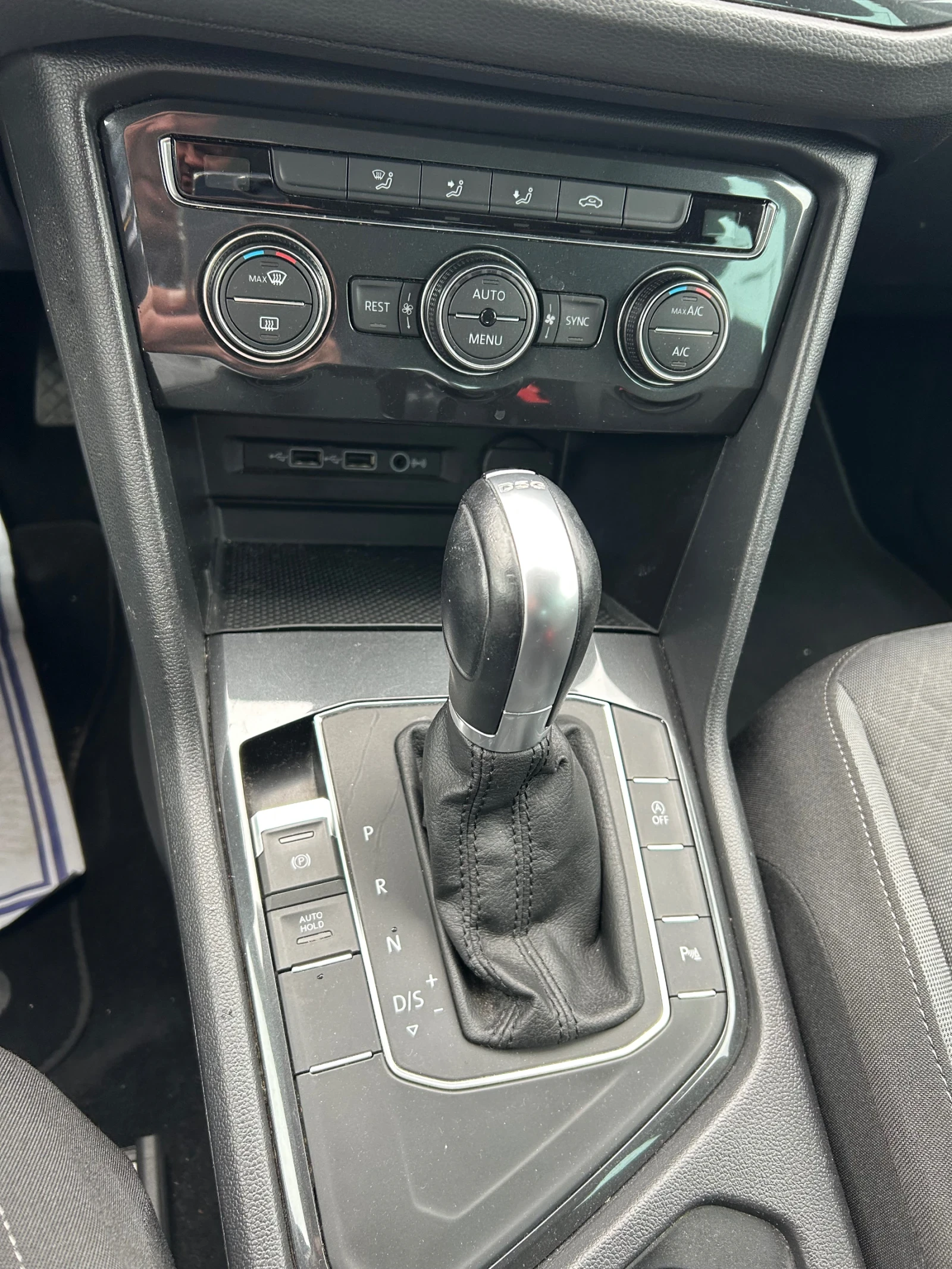 VW Tiguan 2.0 TDI 105000 км, снимка 13 - Автомобили и джипове - 53926914