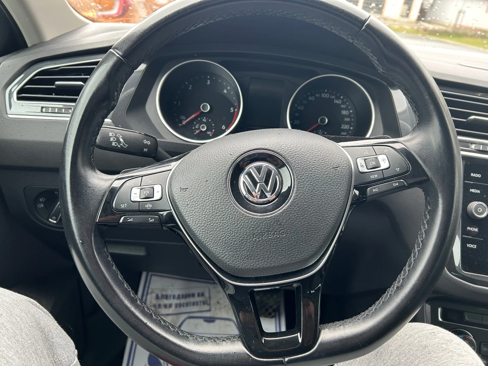 VW Tiguan 2.0 TDI 105000 км, снимка 12 - Автомобили и джипове - 53926914