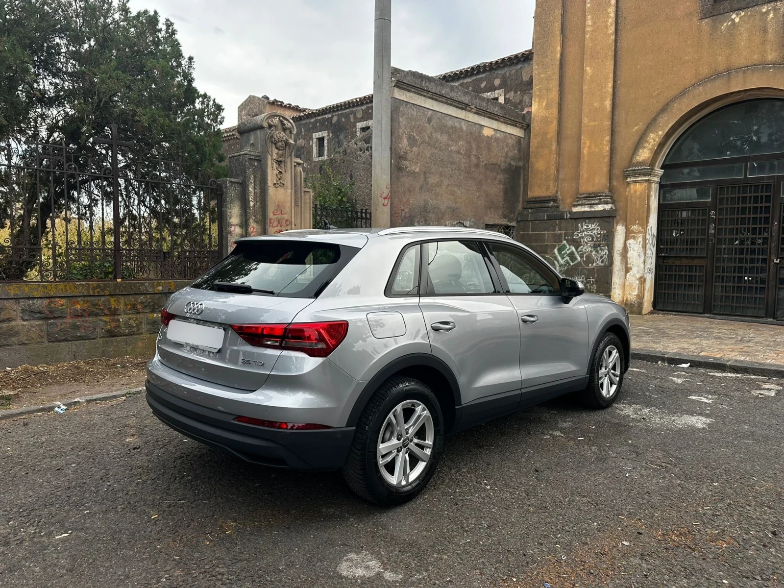 Audi Q3 35 TDI S tronic S line edition, снимка 6 - Автомобили и джипове - 55051046